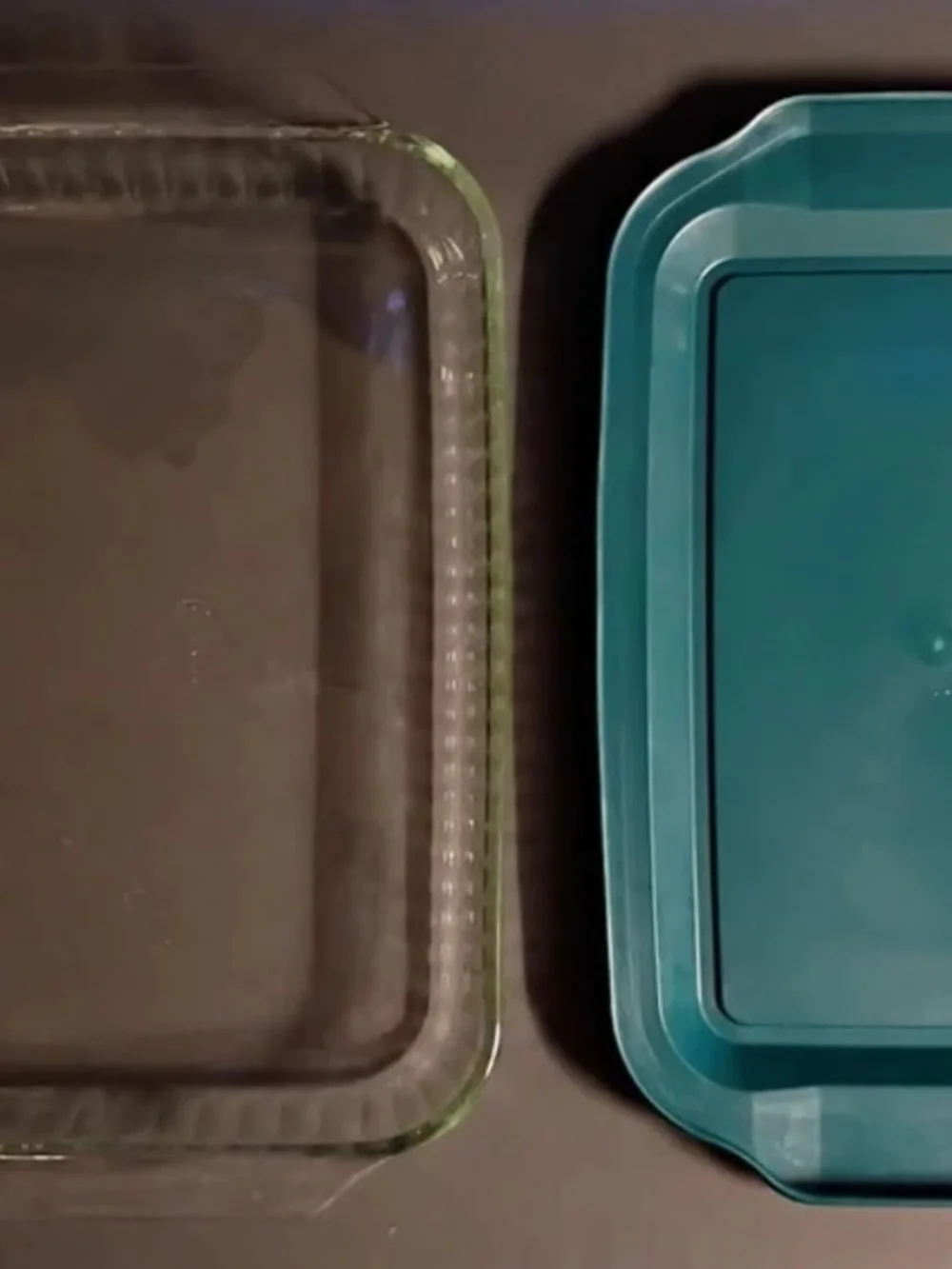 Pyrex Teal Meal Prep Container with Matching Teal Carry Case